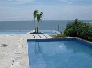Outdoor pool - Floating Penthouse Loft/W/ Prv Hot Tub ! (Cartagena)