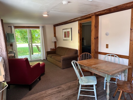 Lower Carriage House | Living area | 30-inch flat-screen TV with cable channels, TV. Maple Lane Empire