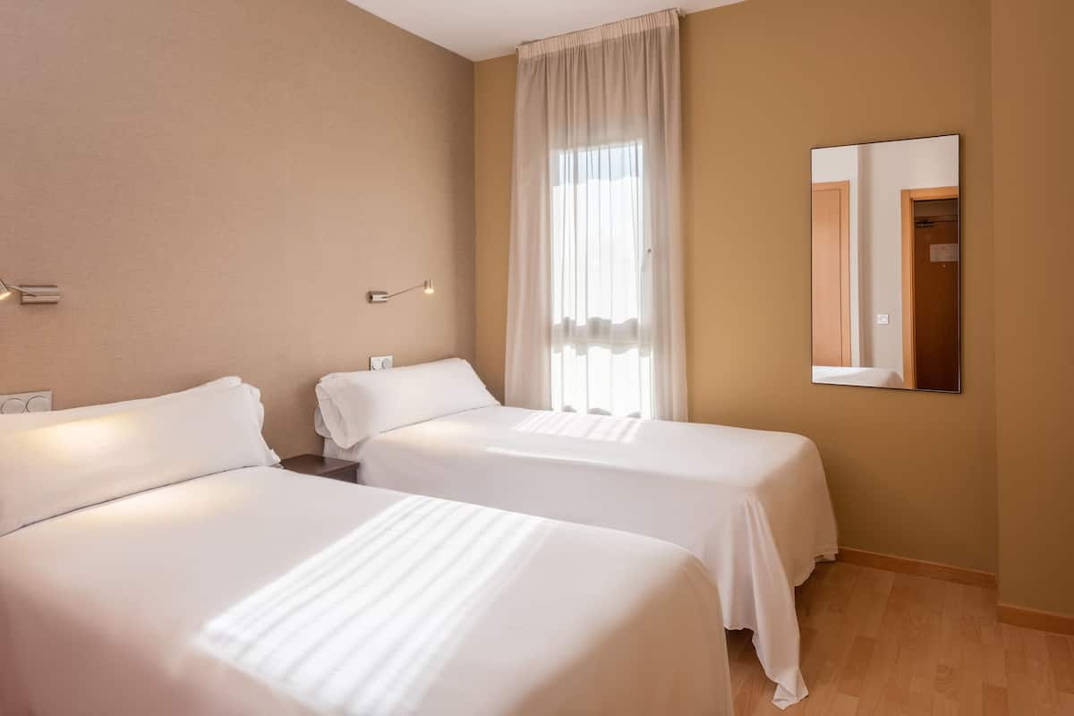 Apartment, 2 Bedrooms (3 AD) | 1 bedroom, in-room safe, blackout curtains, soundproofing