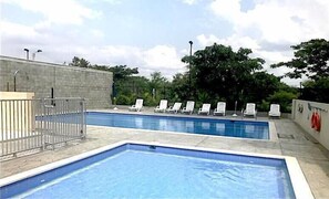 2 piscinas al aire libre