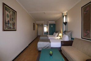 Cribs/infant beds