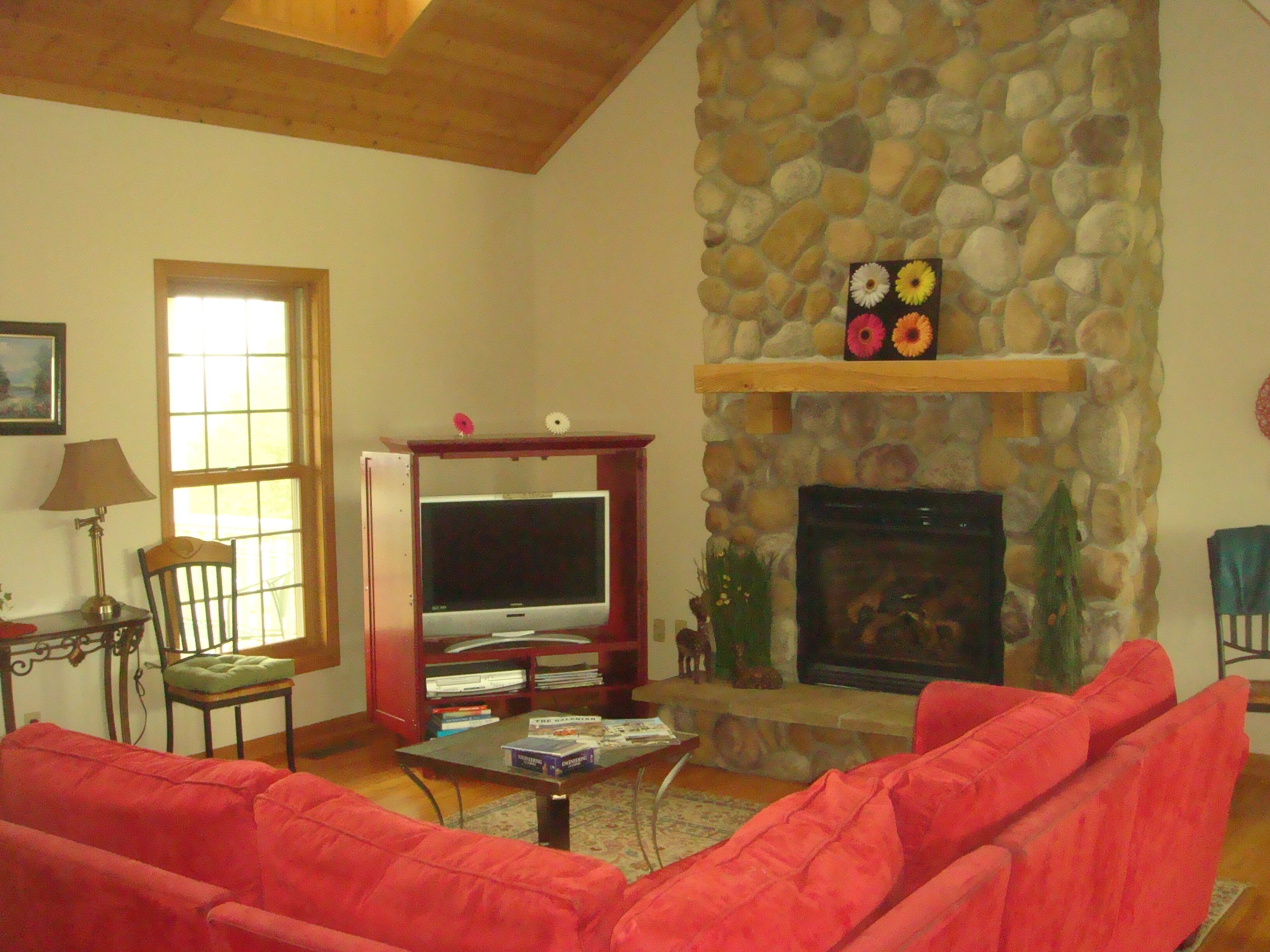 Enjoy 3 floor, 5BR/5BA new house w/Views of Lake, Outside Jacuzzi, Game Room etc