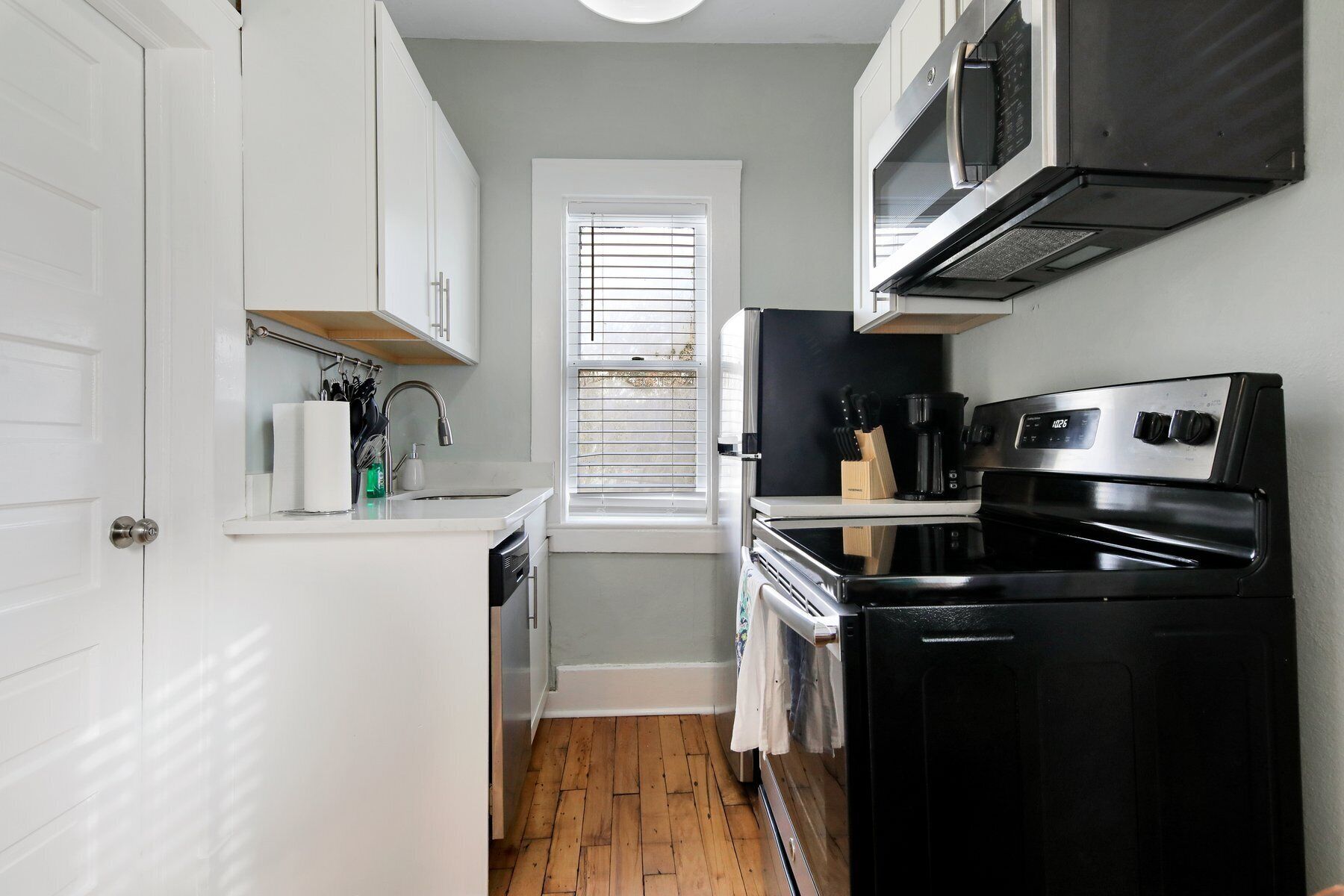 Glamorous 1BR/1BA Beachside Suite! Free Parking + Wifi