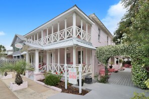 Exterior - Glamorous 1BR/1BA Beachside Suite! Free Parking + Wifi (Tybee Island)