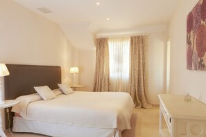 3 Schlafzimmer, Zimmersafe, Bügeleisen/Bügelbrett, WLAN