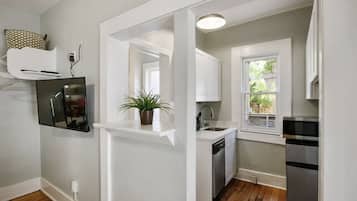 KĂŒhlschrank, Mikrowelle, Ofen, GeschirrspĂŒler