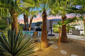 Terrace/patio - Historic Mid-Century Oasis w/Resort Backyard&Pool (Palm Springs)