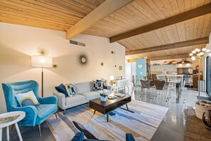 TV, fireplace, Netflix, streaming services - Historic Mid-Century Oasis w/Resort Backyard&Pool (Palm Springs)