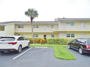 Exterior - Waterfront 2BR, 2BA condo with heated pool, WiFi, and marina access. (Marco Island)