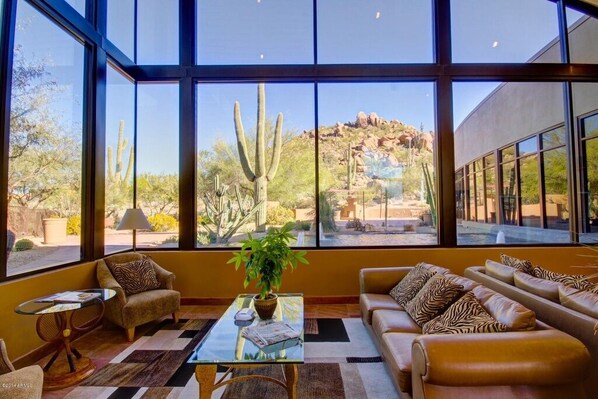 TV, fireplace - Casa Winfield - A North Scottsdale gem w/ amenities galore. A tennis haven! (Scottsdale)