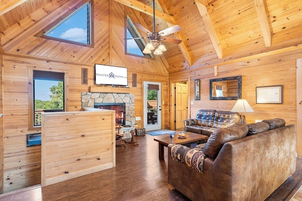 Télévision, cheminée, baby-foot, chaßne hi-fi