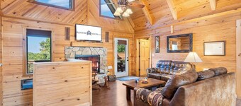 Elegant 2700 Sq Ft True Log Cabin-Private Hot Tub-Game Room-Pool Table-Best View Near Big Cedar
