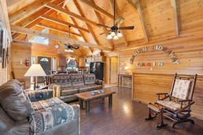 Smart TV, fireplace, table football, stereo - Elegant 2700 Sq Ft True Log Cabin-Private Hot Tub-Game Room-Pool Table-Best View Near Big Cedar (Ridgedale)