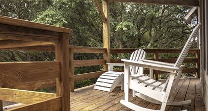 Ankkamökki metsäisellä tontilla ja vain 6min kävelymatkan päässä rannalta! Lemmikkiystävällinen!