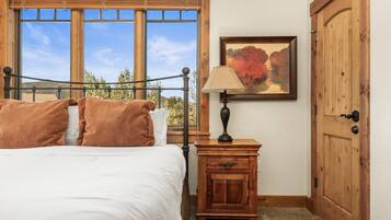 5 slaapkamers, een strijkplank/strijkijzer, wifi, beddengoed