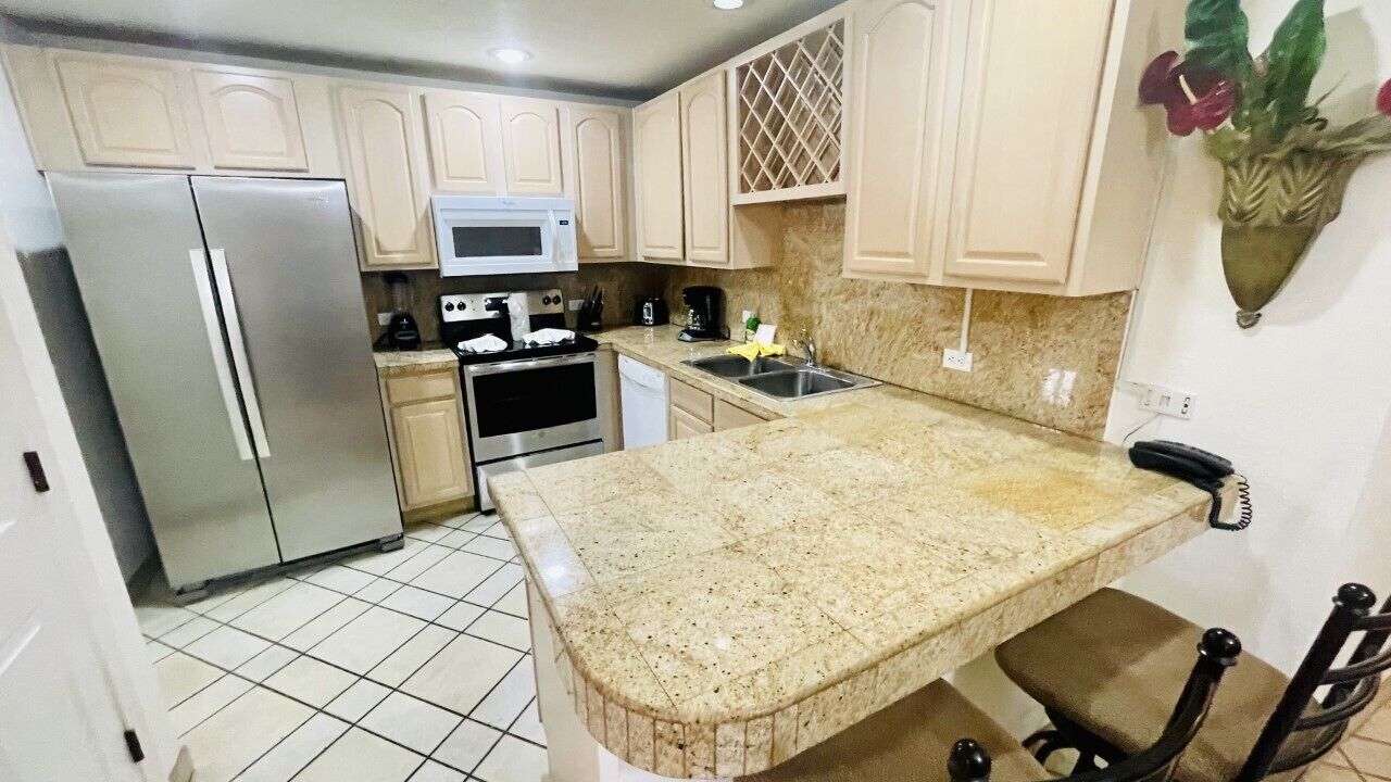 Las Palmas Resort at Sandy Beach: Grande-605 condo