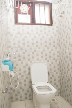 Serviettes fournies, savon, papier toilette