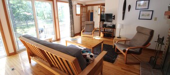 Amplia casa en zona boscosa tranquila