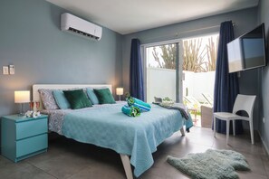 5 chambres, coffres-forts dans les chambres, bureau