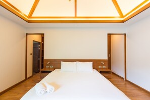 2 bedrooms, in-room safe, iron/ironing board, free WiFi