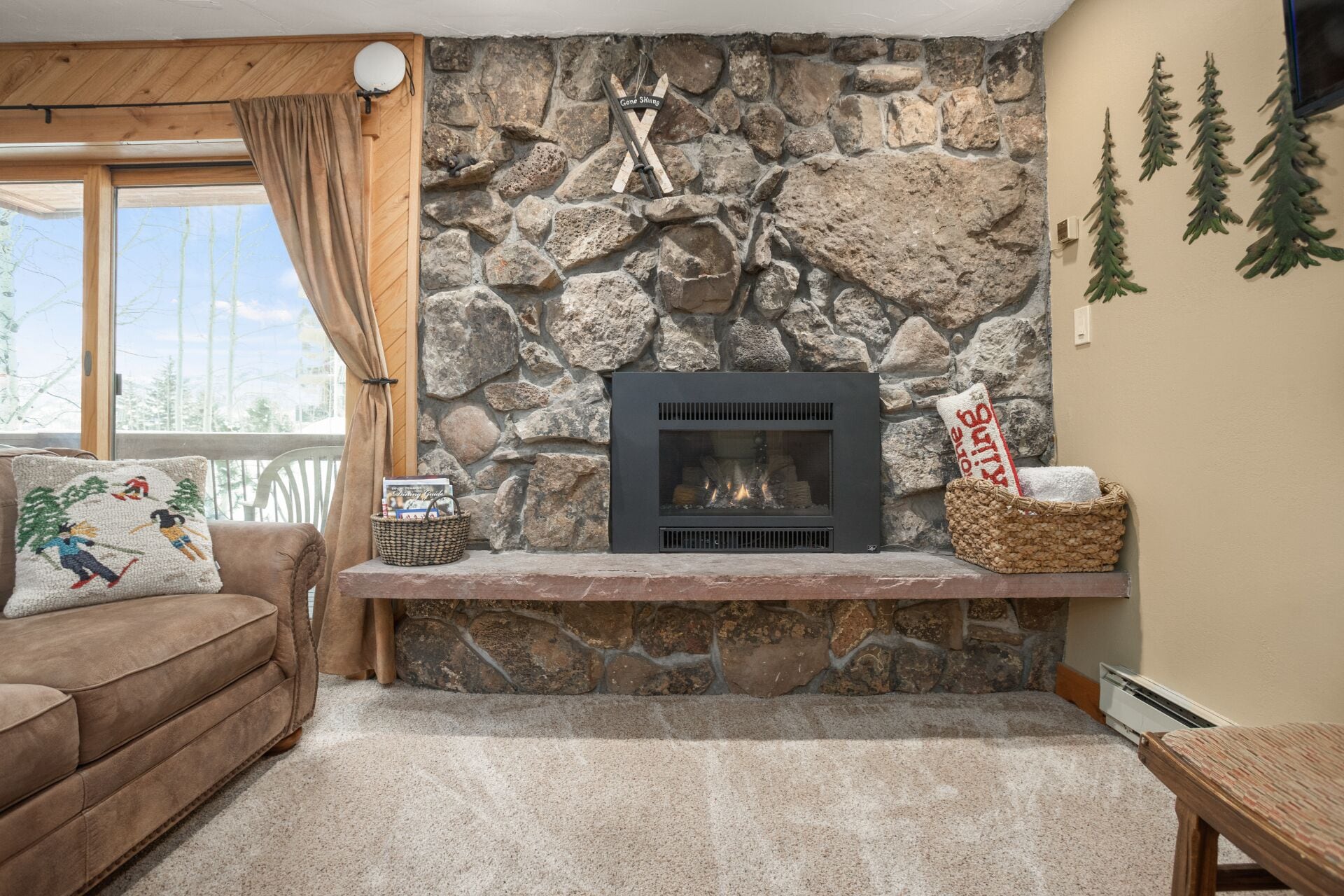 Televisie en een open haard