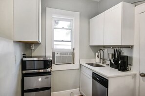 Fridge, microwave, oven, dishwasher - Eclectic Tybee Getaway! 400 Feet to the Beach, Free Parking + Wifi (Tybee Island)