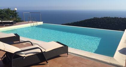 Villa spacieuse au-dessus de Vintimille, prĂšs de Monaco, CĂŽte d'Azur et San Remo