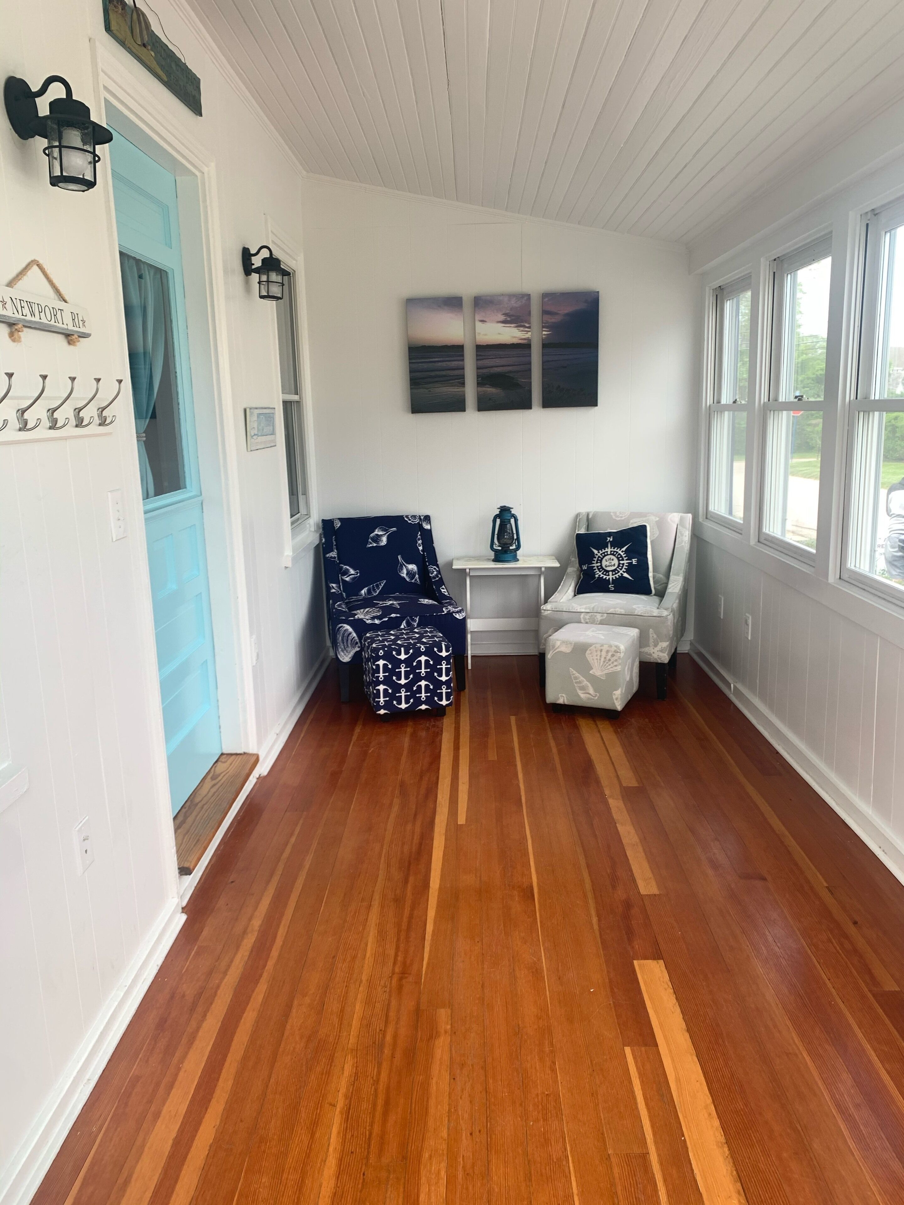 Walk to the Beach! Central Air. Outdoor shower. Fire Pit. Hammock.