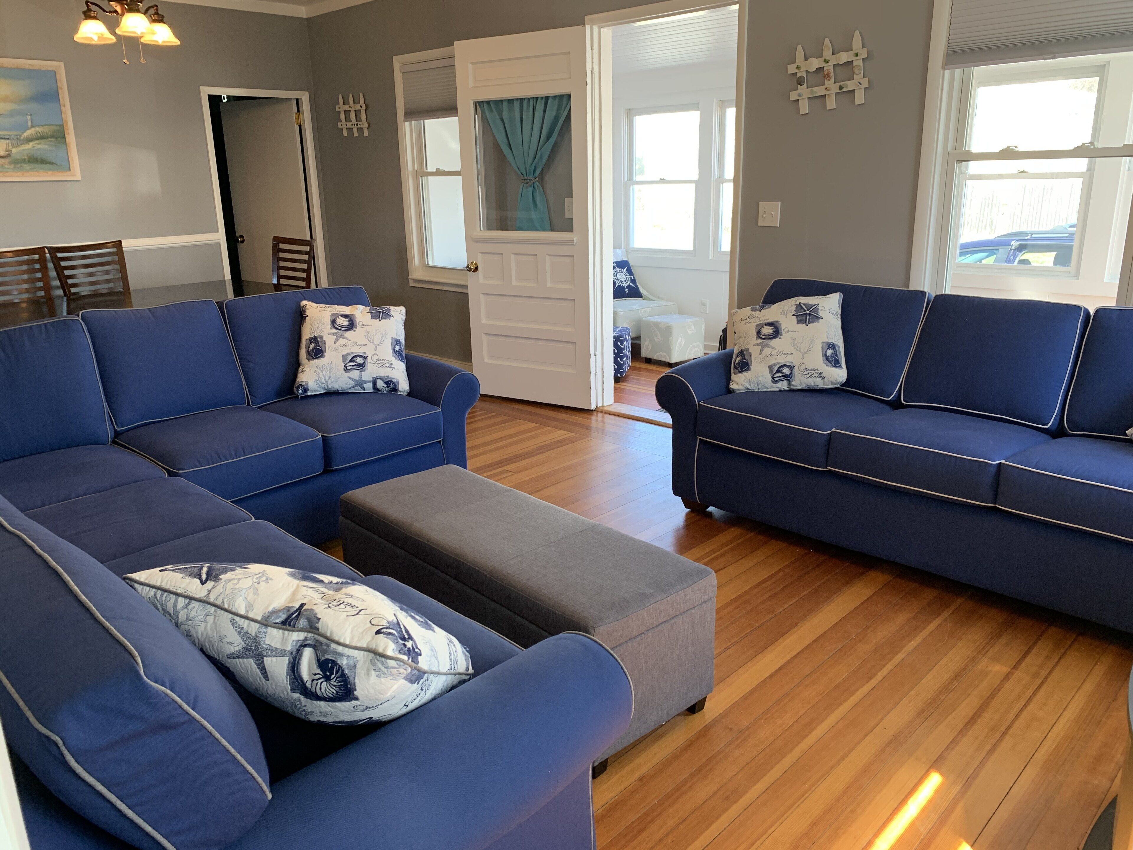 Walk to the Beach! Central Air. Outdoor shower. Fire Pit. Hammock.