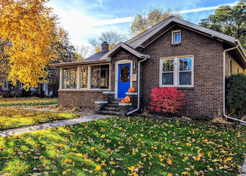 Modern 1920's Bungalow ~ 5 Minutes from Lambeau Field
