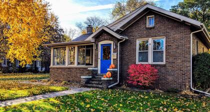 Modern 1920's Bungalow ~ 5 Minutes from Lambeau Field