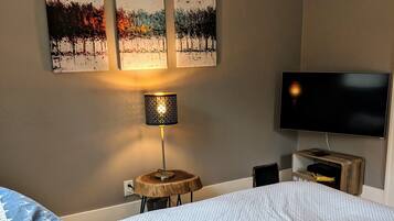 2 bedrooms, iron/ironing board, travel cot, free WiFi