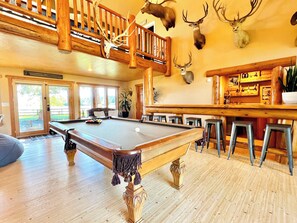 Games room - Amazing Flathead River Location Gunner River Lodge (Bigfork)
