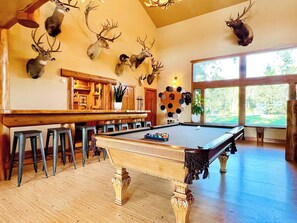 Games room - Amazing Flathead River Location Gunner River Lodge (Bigfork)