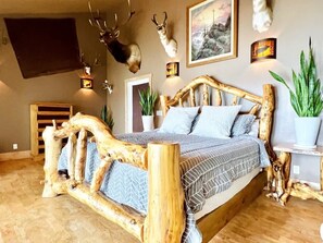 5 Schlafzimmer, Schreibtisch, Bügeleisen/Bügelbrett, Reisekinderbett