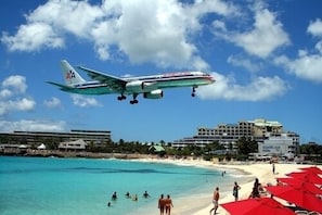 在海滩、沙滩毛巾