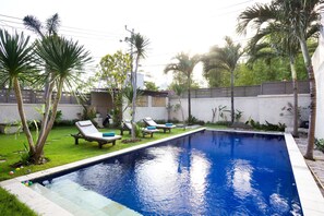 Outdoor pool, sun loungers - Villa Umah JD Umalas spacious with private pool (Umalas)