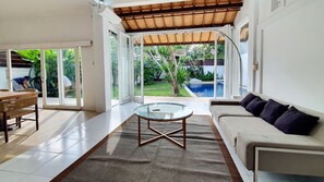 TV - Villa Umah JD Umalas spacious with private pool (Umalas)
