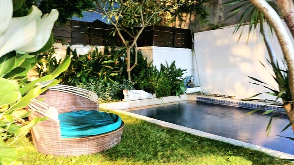 Outdoor pool, pool loungers