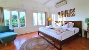 3 bedrooms, in-room safe, iron/ironing board, free WiFi