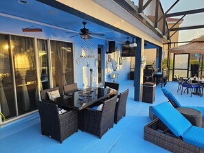 Outdoor dining - 11BD/9BDR/7BR. Sleeps 21. INQUIRE ABOUT FREE DAYS AND MORE. See below (Davenport)