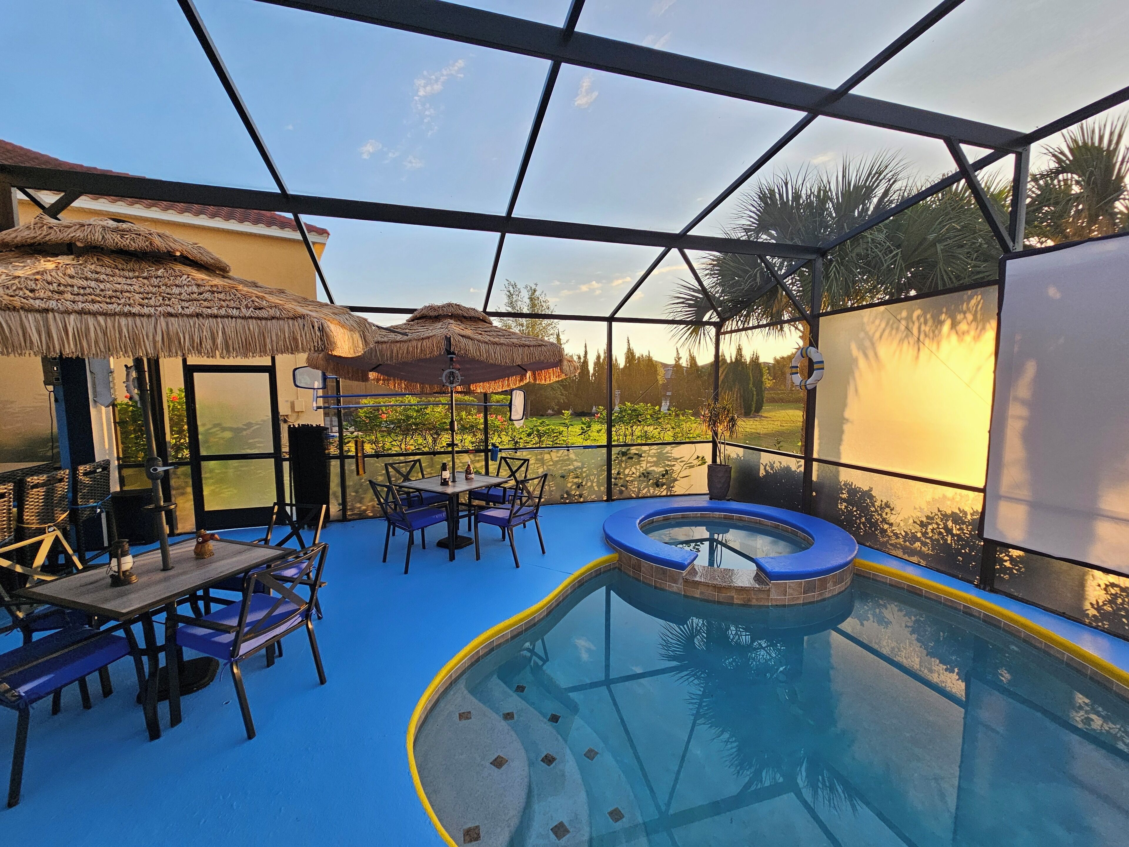 Piscine couverte, piscine extérieure