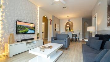 Télévision LCD, console de jeux vidéo, lecteur de DVD