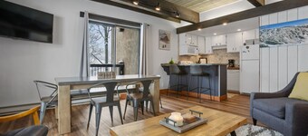 Great location - Ski In Ski Out, Ski Shuttle, Heated Pool, Hot Tub, Sauna