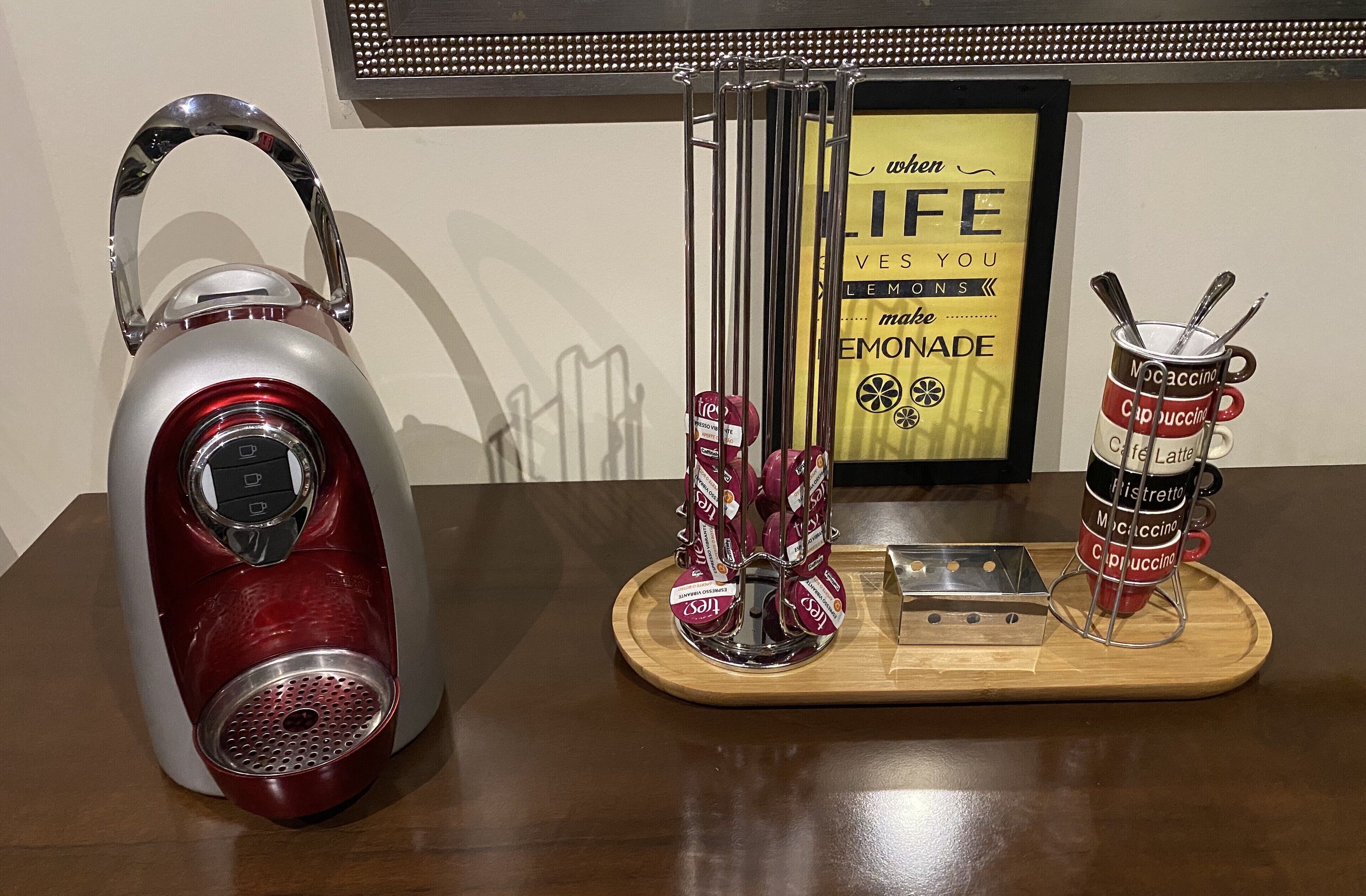 Excellent house Itaipava 4 suites, pool, barbecue, generator and service.