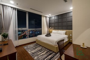 4 bedrooms, in-room safe, desk, iron/ironing board