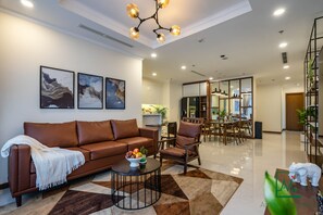 Smart TV, table tennis, books, computer monitors