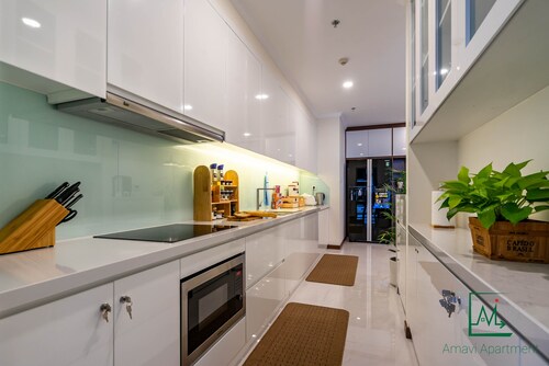 AMAVI LUXURY - VINHOMES SPACIOUS AND COZY APT FOR FAMILY/GROUP - 4 BR 