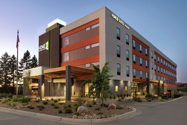 Exterior - Home2 Suites by Hilton Bismarck (Bismarck)