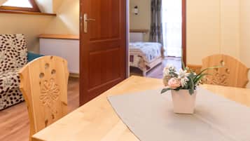 Deluxe Quadruple Room, Private Bathroom (9)